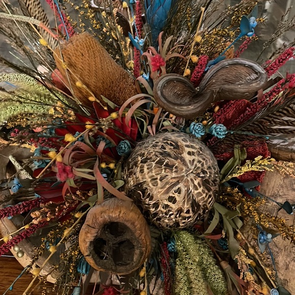 Floral arrangement - Picture 3 of 5